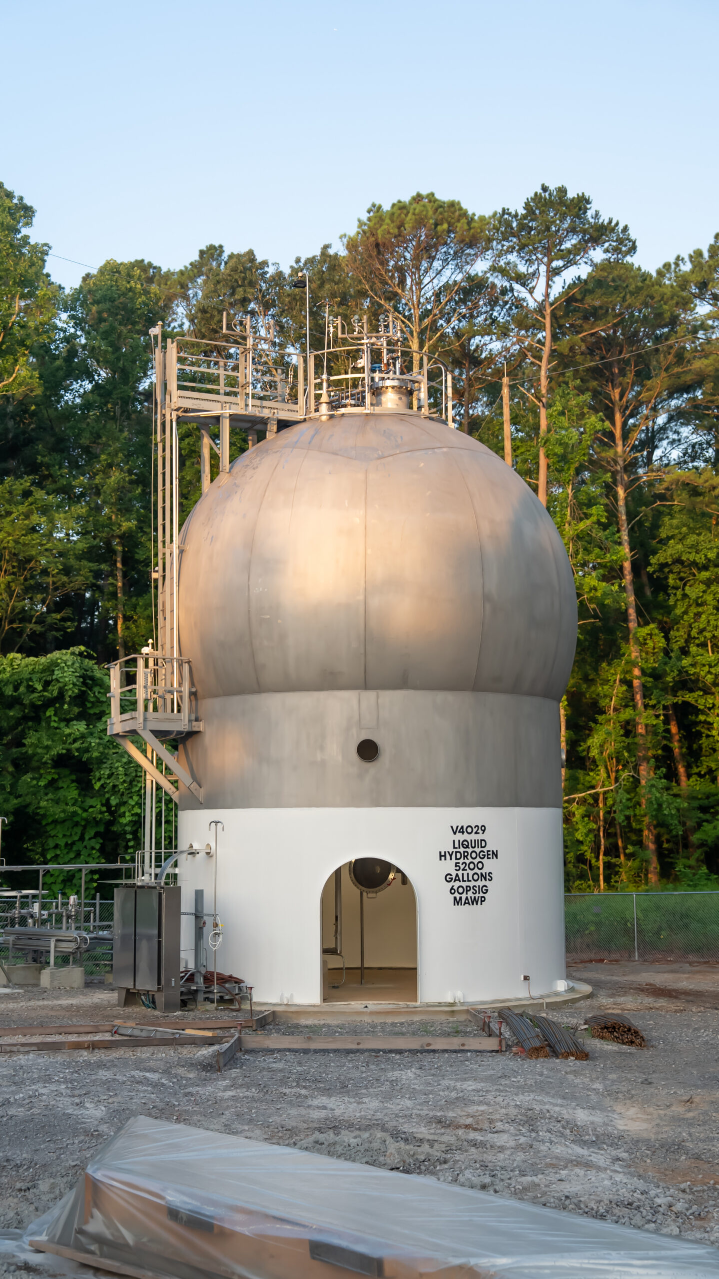 Hydrogen Storage: CB&I’s Non-Vacuum Liquid Hydrogen Tank Milestone at NASA Marshall