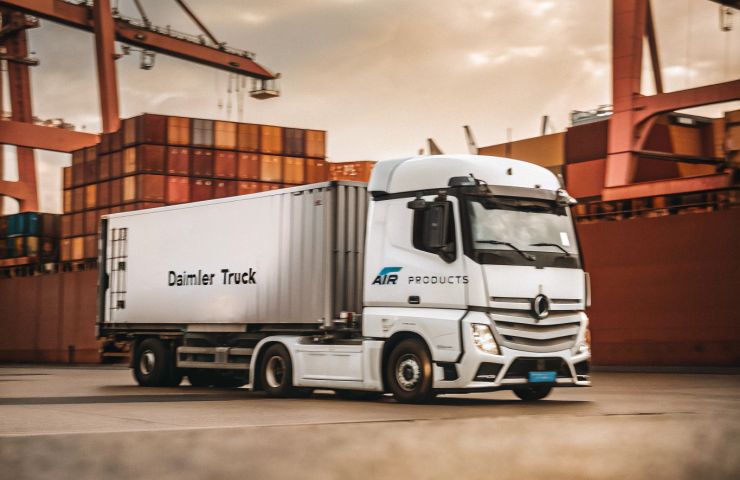 Hydrogen Fuel Cells: GenH2 Trucks Achieve 225,000 km in German Customer Trials