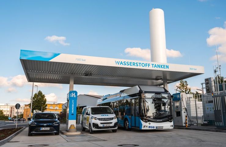 Green hydrogen infrastructure: H2 MOBILITY cuts prices at 15 German refuelling stations