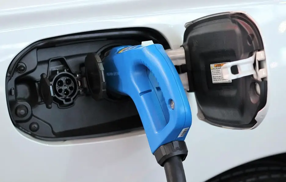 Researchers develop “climage-immune” electric car battery