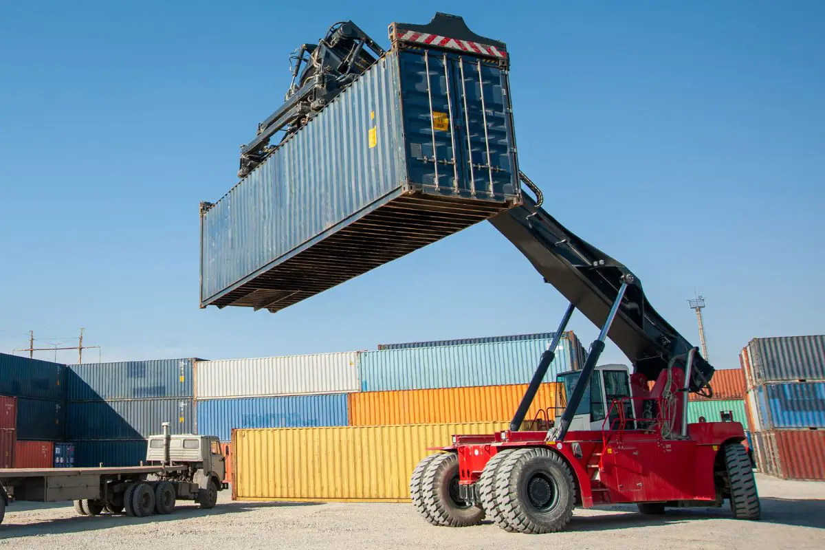Hyster begins test using hydrogen fuel cells to power container handler - H2 News