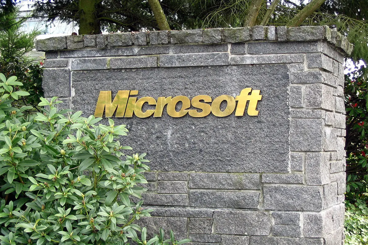 Microsoft’s algae brick data center will run on hydrogen fuel power