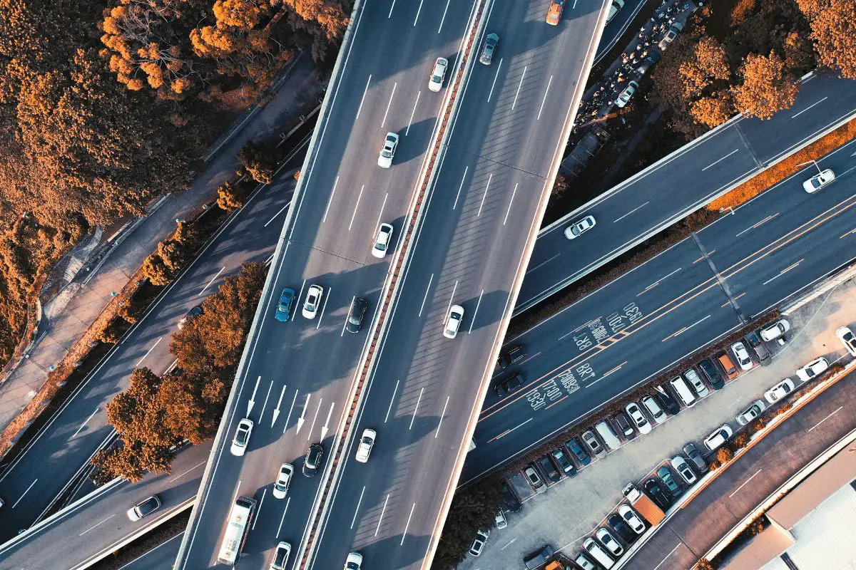 Fuel Cell vehicle - Image of Roadways - Traffic