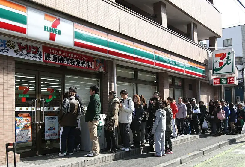 Toyota to deliver trucks with hydrogen fuel cells to Seven-Eleven Japan