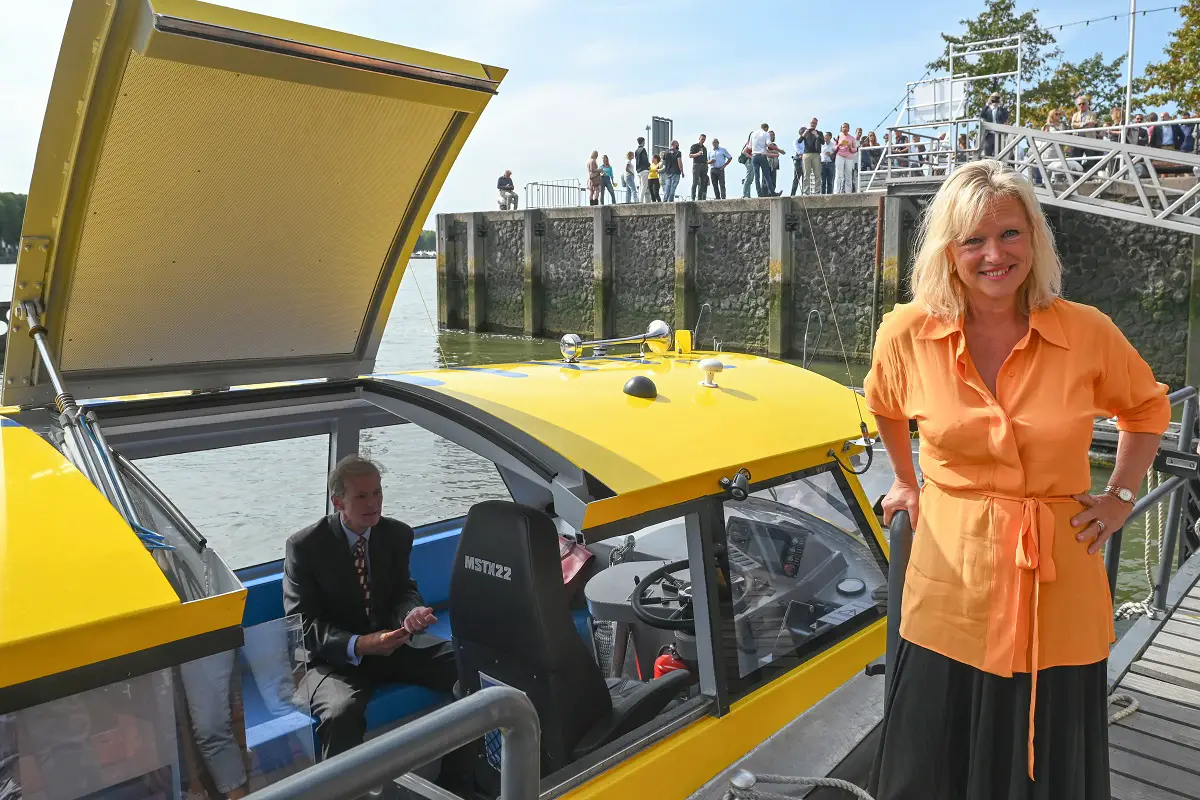 Hydrogen fuel MSTX 22 Watertaxi Rotterdam christened - H2 News