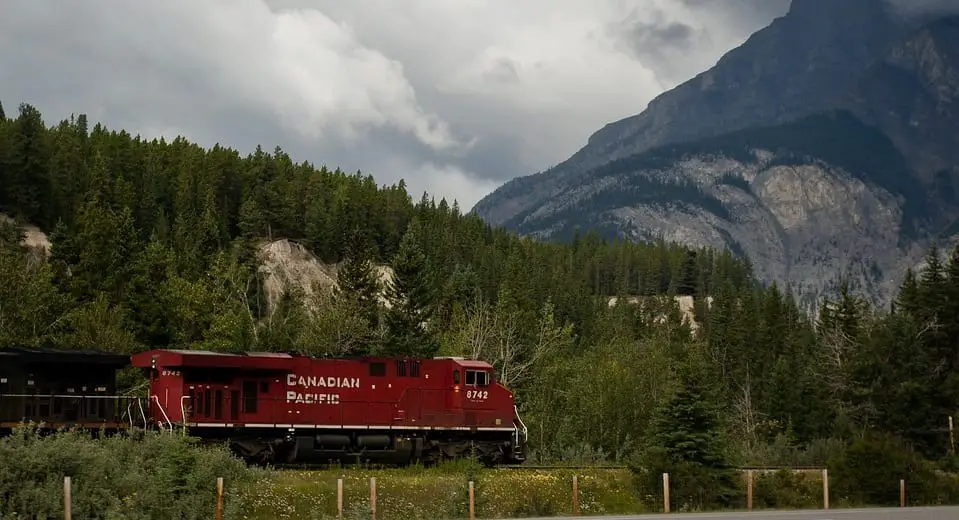 Ontario is moving forward with its plan to power trains with hydrogen fuel