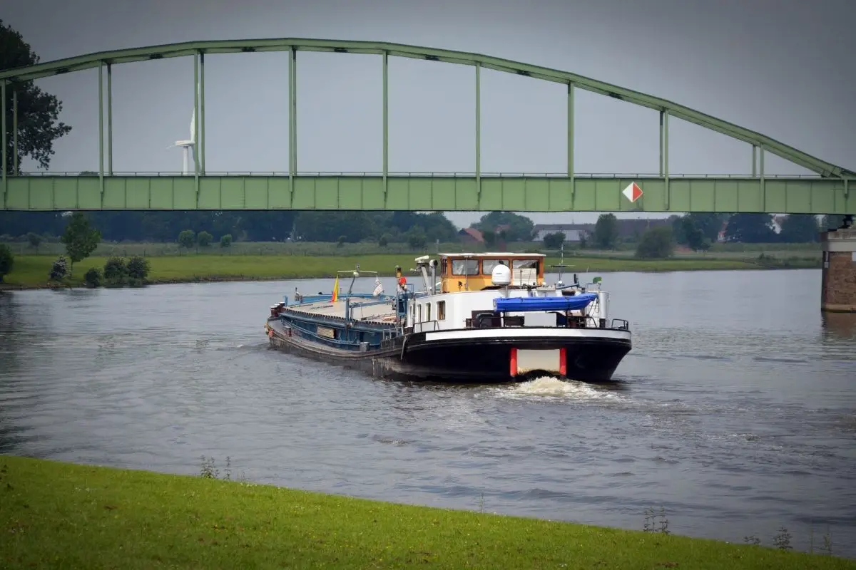 Green hydrogen production barge concept on AqualisBraemar LOC to-do list