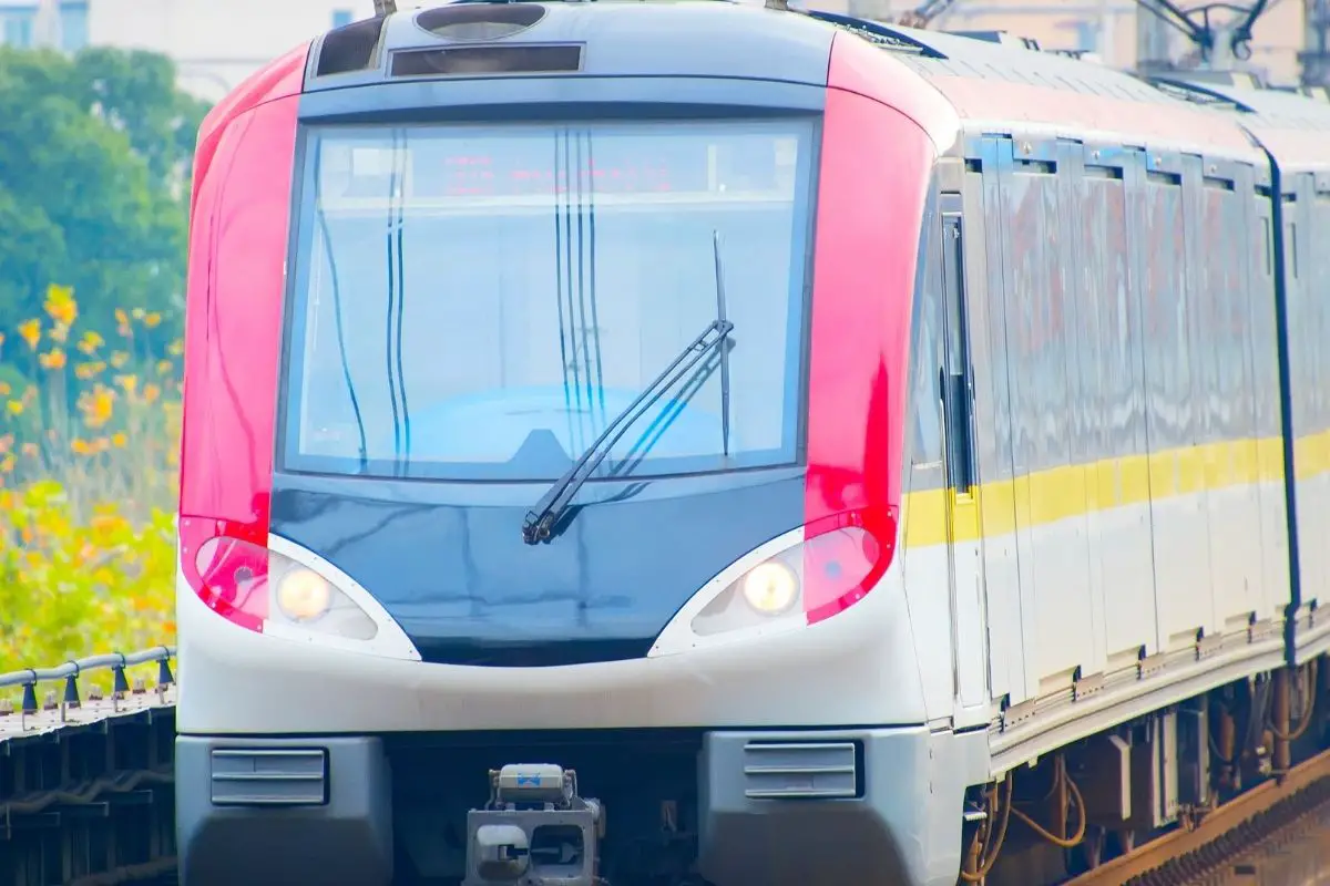 China begins hydrogen fuel cell hybrid train pilot