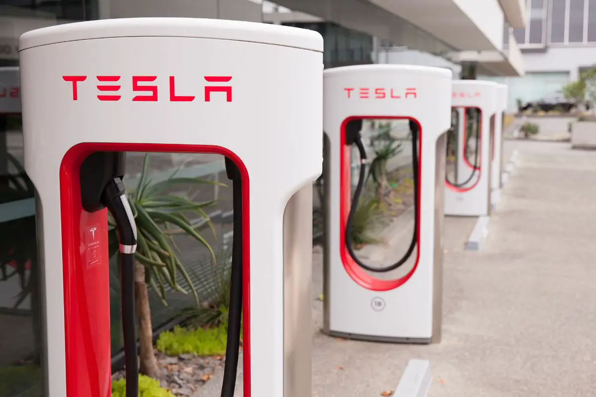 Is Tesla’s charging station model the key to success with hydrogen trucks? - H2 News