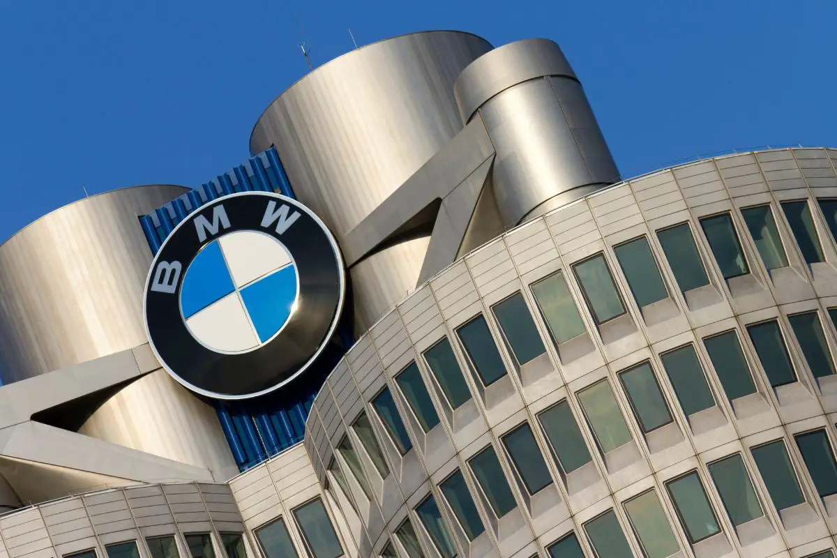 BMW iX5 hydrogen crossover enters low volume production in Germany - H2 News