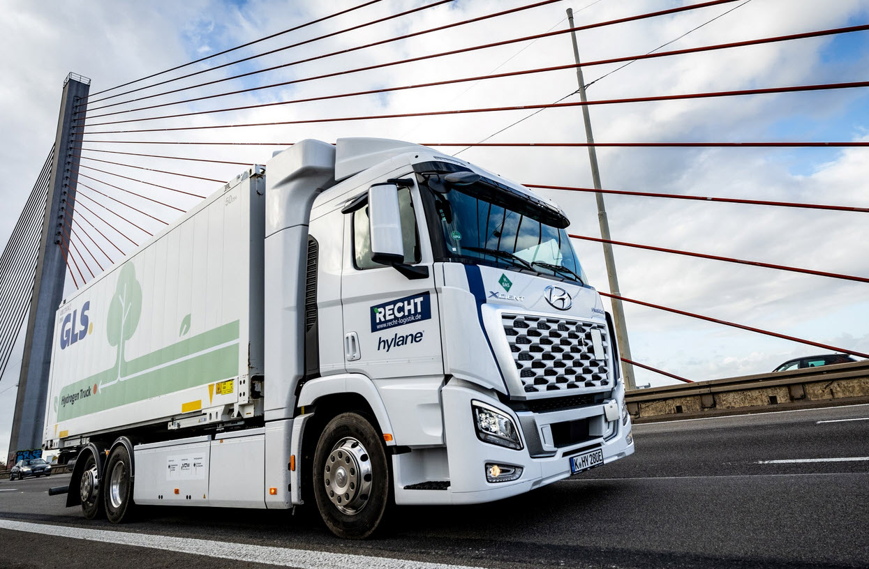Hyundai Xcient Fuel Cell 6x2 truck equipped with an Allison 4000 Series™