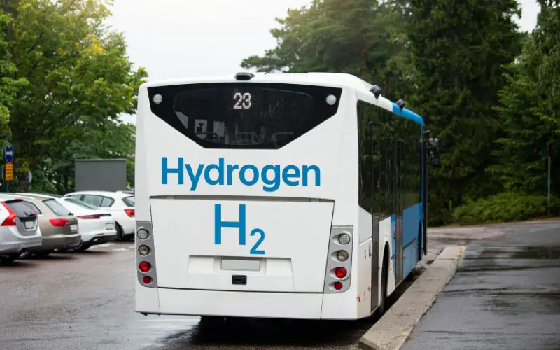 Why the answer for buses is hydrogen not batteries - H2 News
